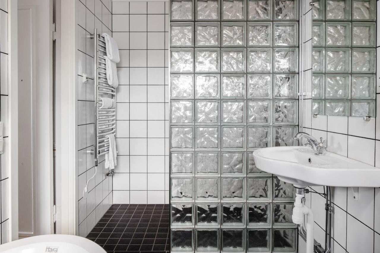 Hotel Gyllene Uttern Gränna Esterno foto