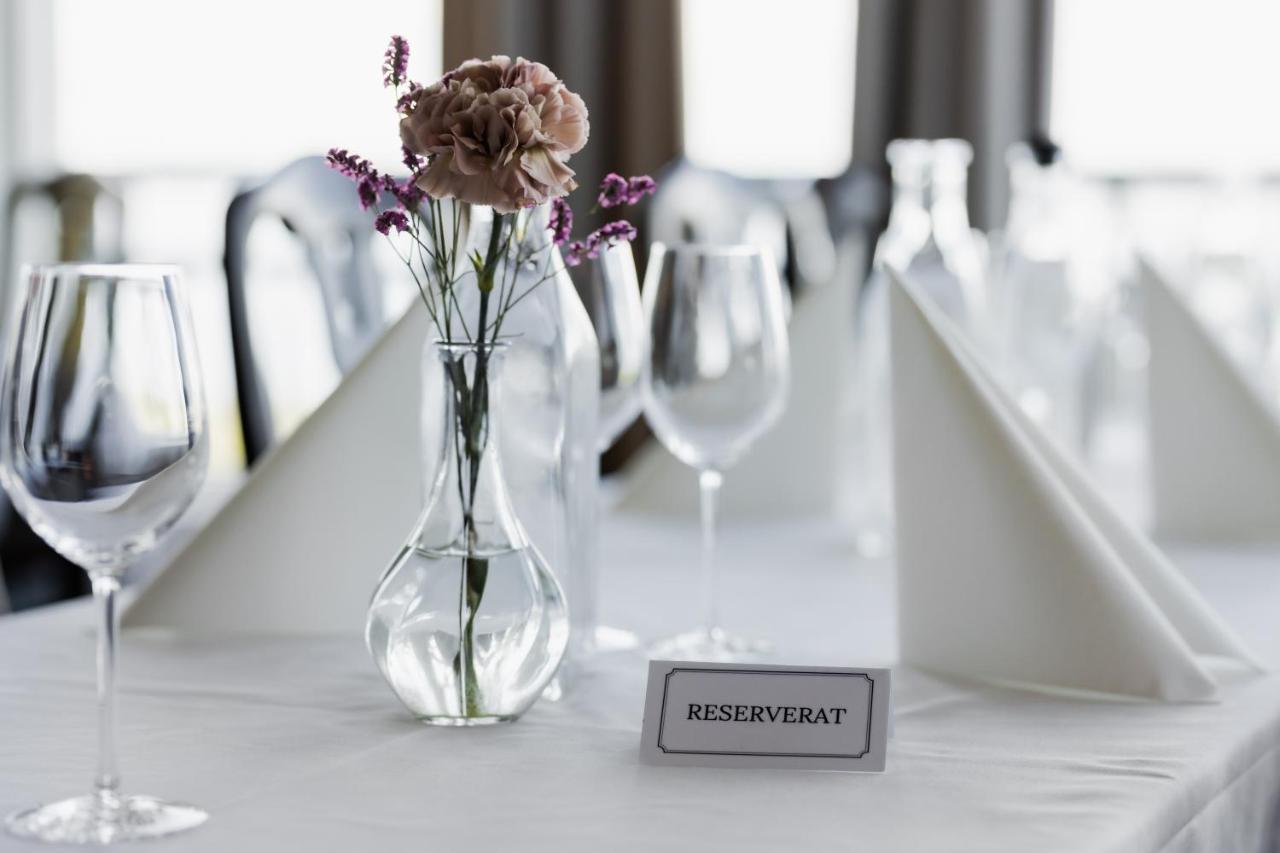 Hotel Gyllene Uttern Gränna Esterno foto