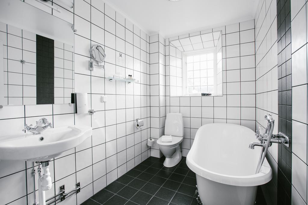 Hotel Gyllene Uttern Gränna Esterno foto
