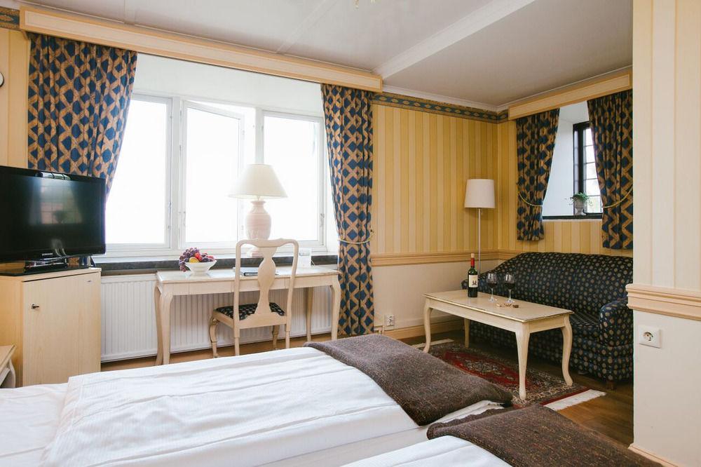 Hotel Gyllene Uttern Gränna Esterno foto