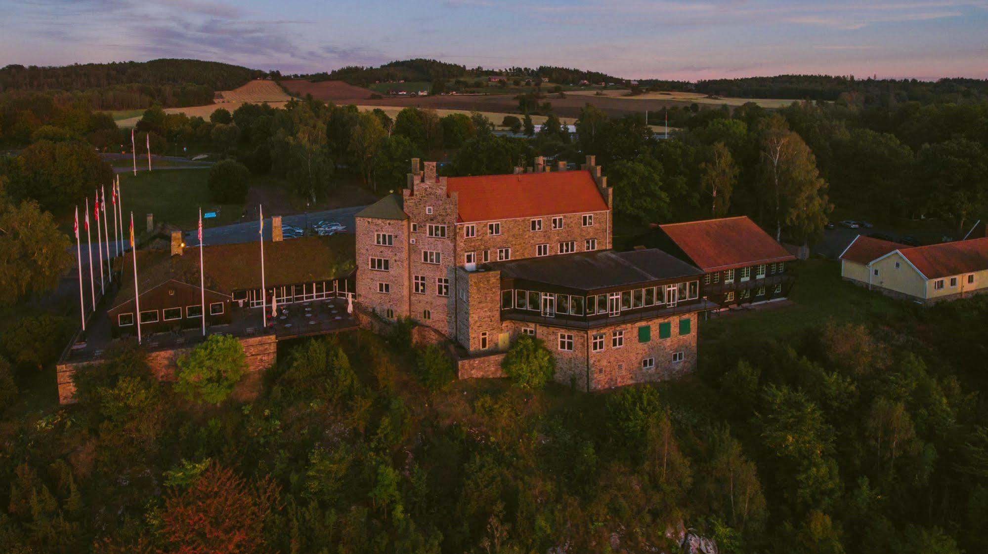 Hotel Gyllene Uttern Gränna Esterno foto